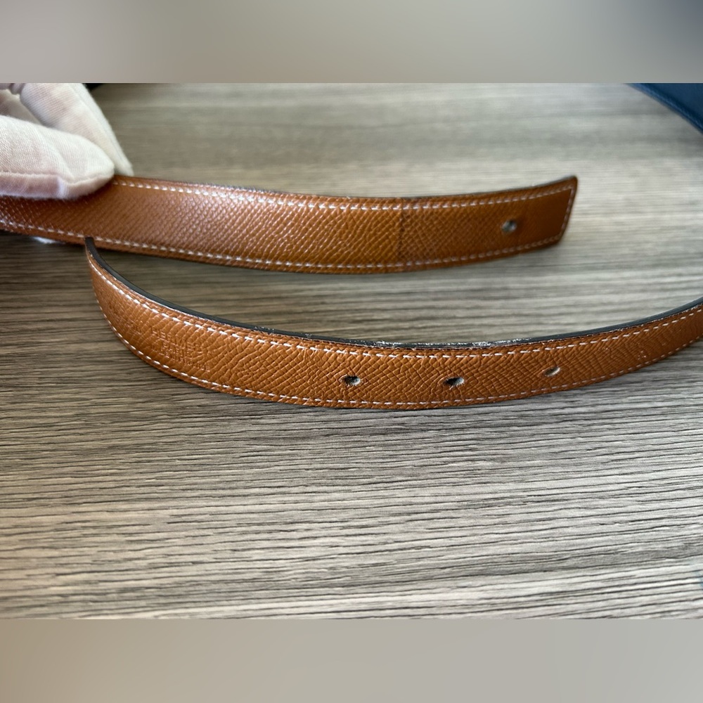 Hermes 24mm Noir / Gold Reversible Leather Belt Silver H
Buckle, Size 90 - Picture 10 of 17